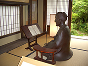 篤山先生の座像